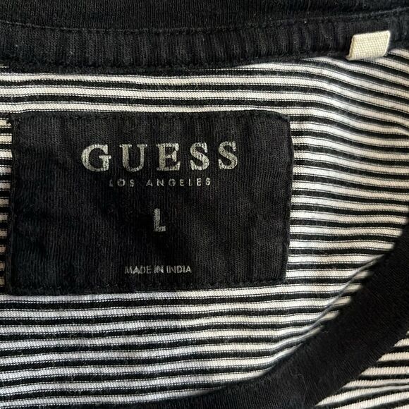 Guess black and white T-shirt/ Size L - Picture 7 of 7